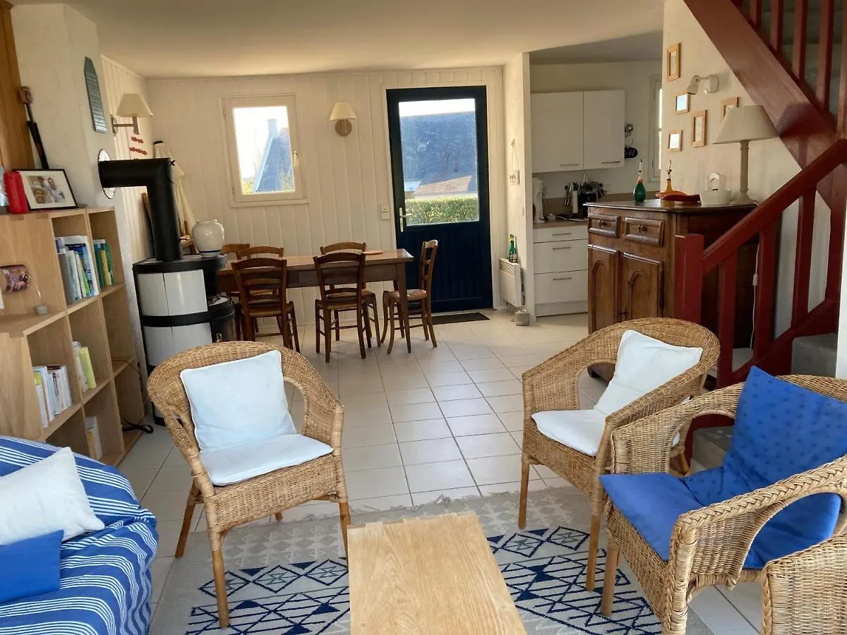 Holiday home Maison Lumineuse Avec Jardin, Pres De La Plage Des Grands Sables - Fr-1-418-195 Locmaria